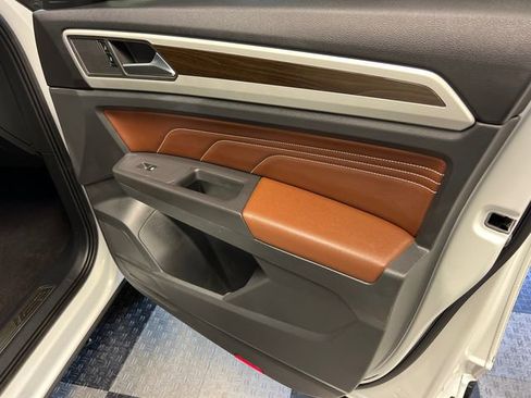 Certified 2022 Volkswagen Atlas SE w/ Panoramic Sunroof Package image 9