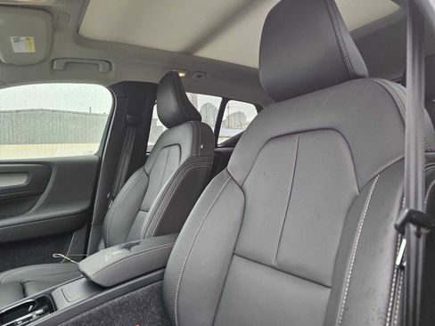 Used 2025 Volvo XC40 B5 Ultra w/ Protection Package Premier image 24