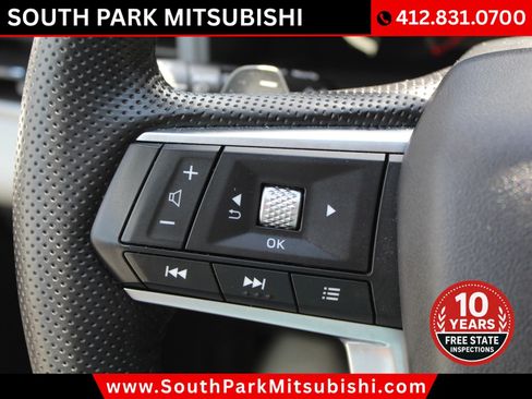 Used 2025 Mitsubishi Outlander AWD image 29