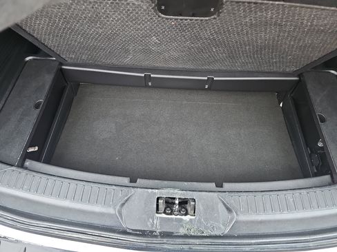 Used 2023 Ford Explorer XLT w/ Equipment Group 202A image 10