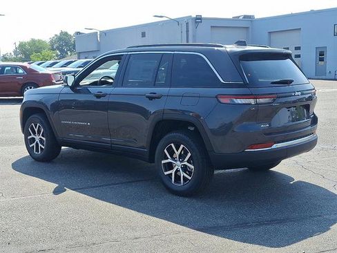 New 2025 Jeep Grand Cherokee Limited image 3