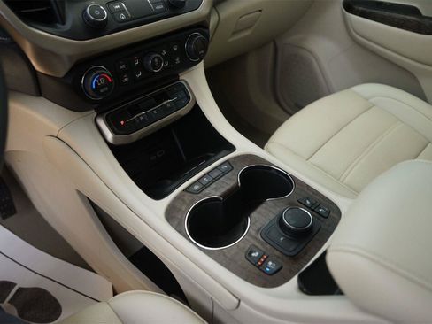 Used 2023 GMC Acadia Denali w/ Denali Ultimate Package AWD/4WD image 31