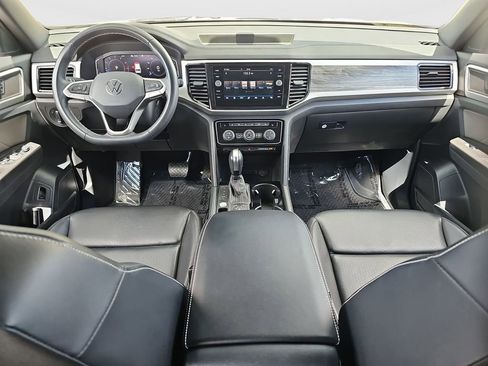 Used 2022 Volkswagen Atlas Cross Sport SE w/ Black Wheel Package AWD/4WD image 18