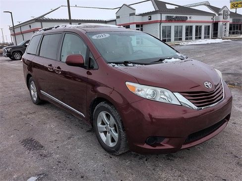 Used 2015 Toyota Sienna LE image 1