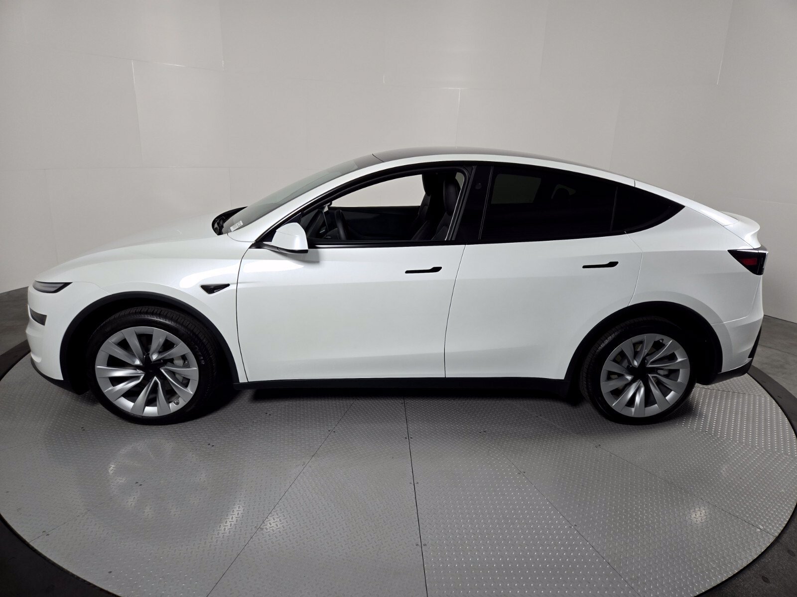 Used 2026 Tesla Model Y Long Range RWD image 33