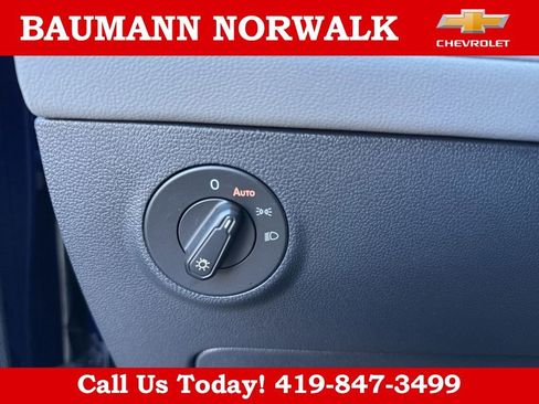 Used 2024 Volkswagen Taos SE w/ Panoramic Sunroof Package AWD/4WD image 9