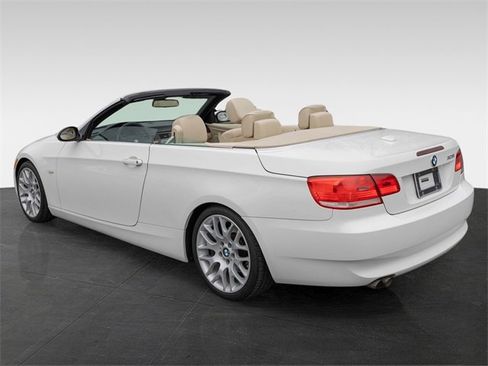 Used 2007 BMW 328i Convertible image 7