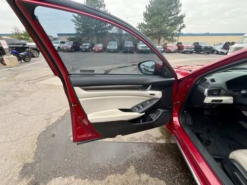 Used 2019 Honda Accord Touring image 17