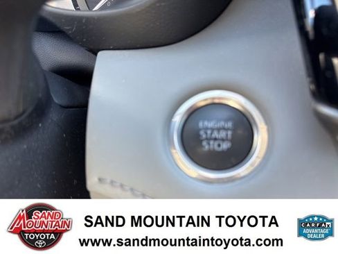 Used 2024 Toyota Highlander XLE image 18