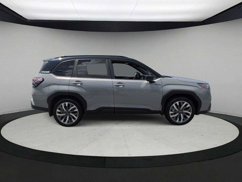 Used 2025 Subaru Forester Touring AWD/4WD image 9