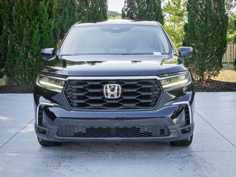 Used 2023 Honda Pilot LX image 3