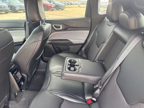 Used 2025 Jeep Compass Latitude image 36