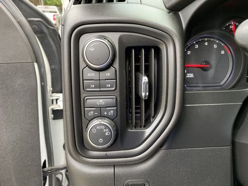 Used 2020 Chevrolet Silverado 1500 Custom Trail Boss w/ Custom Convenience Package AWD/4WD image 18