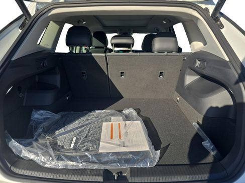 New 2025 Volkswagen Tiguan SE image 4