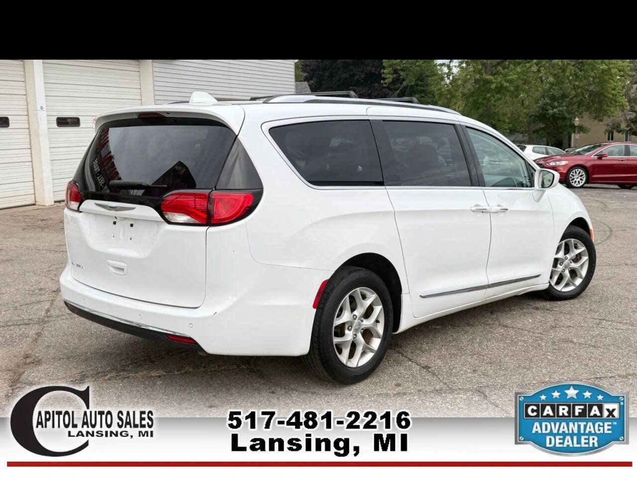 Used 2018 Chrysler Pacifica Touring-L Plus w/ Tire & Wheel Group FWD image 8