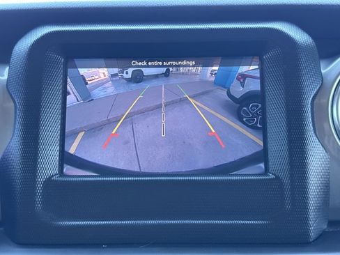 Used 2019 Jeep Wrangler Unlimited Sahara image 8