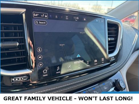 Used 2023 Chrysler Pacifica Limited image 11