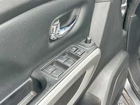 Used 2017 Nissan Titan SV image 22