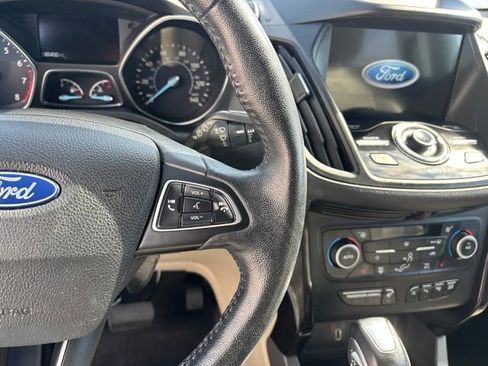 Used 2019 Ford Escape Titanium AWD/4WD image 17
