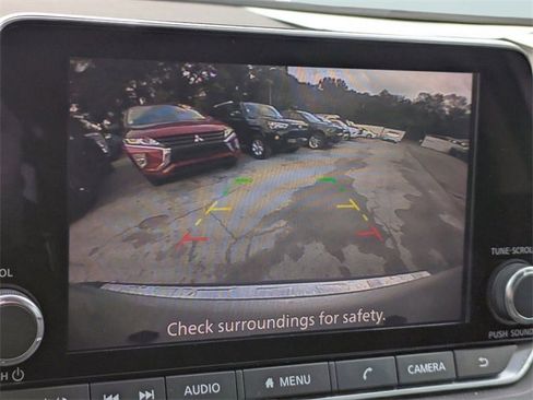 Used 2022 Nissan Rogue SV image 22