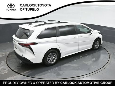 Used 2022 Toyota Sienna LE image 30