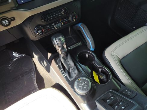 Used 2024 Ford Bronco Wildtrak AWD/4WD image 14