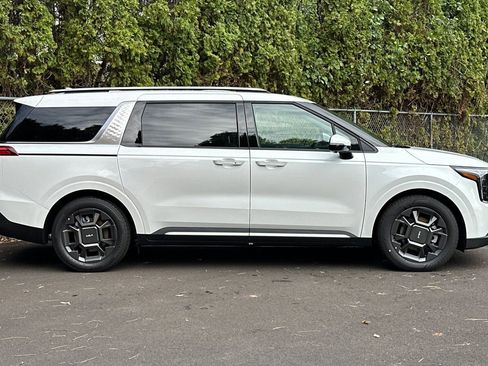 New 2026 Kia Carnival SX image 2