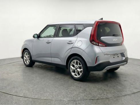 Used 2025 Kia Soul LX w/ LX Technology Package FWD image 6