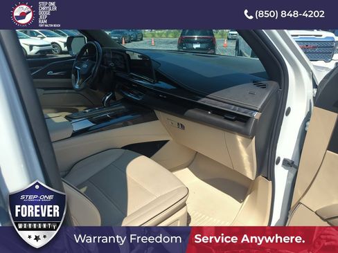 Used 2021 Cadillac Escalade Premium Luxury RWD image 39