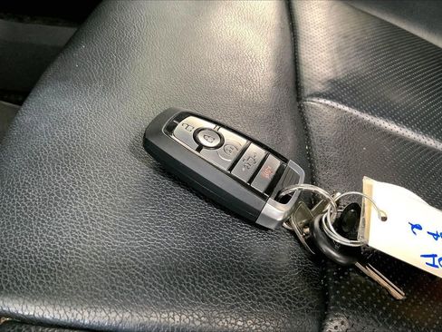Used 2019 Ford F150 Lariat AWD/4WD image 19