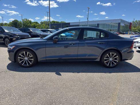 Used 2022 Volvo S60 B5 Inscription FWD image 6
