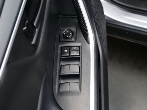 Used 2022 Toyota RAV4 LE AWD/4WD image 10