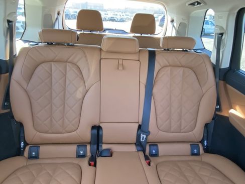 New 2026 BMW X7 xDrive40i w/ Premium Package image 12