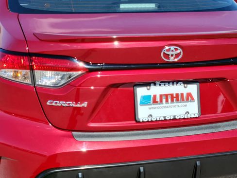 Used 2024 Toyota Corolla SE image 11