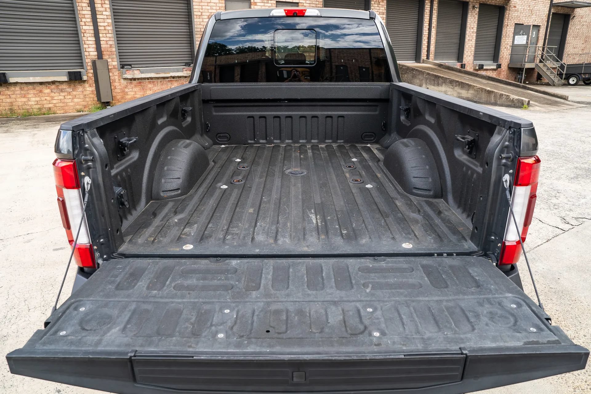 Used 2019 Ford F350 Platinum w/ Platinum Ultimate Package AWD/4WD image 8