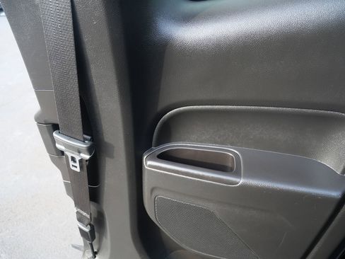 Used 2016 GMC Canyon SLE w/ All Terrain Adventure Package image 29