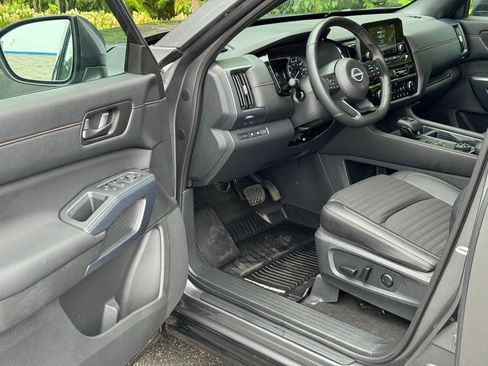 Used 2025 Nissan Pathfinder Rock Creek AWD/4WD image 6