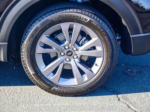 Used 2023 Ford Explorer XLT w/ Equipment Group 202A image 8