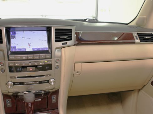 Used 2014 Lexus LX 570 4WD image 54