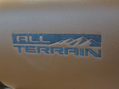 Used 2017 GMC Acadia SLT AWD/4WD image 14