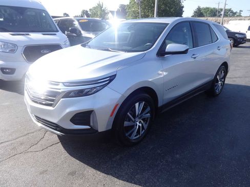 Used 2022 Chevrolet Equinox LT image 3