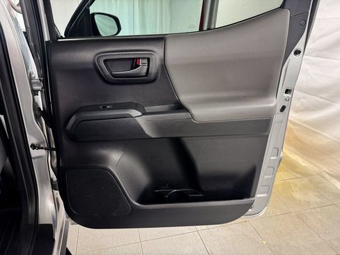 Used 2020 Toyota Tacoma SR AWD/4WD image 14