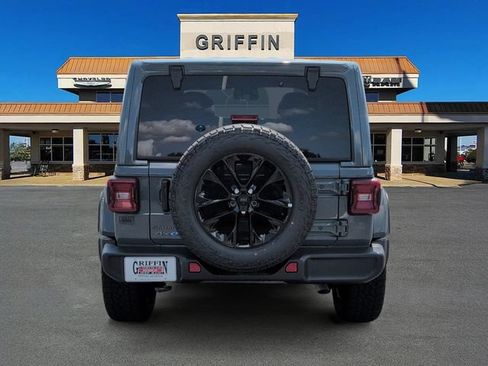 Used 2025 Jeep Wrangler Unlimited Sahara AWD/4WD image 8