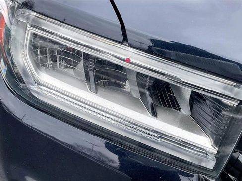 Used 2022 GMC Acadia SLT image 29