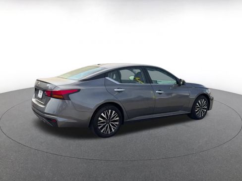Used 2024 Nissan Altima 2.5 SV image 15