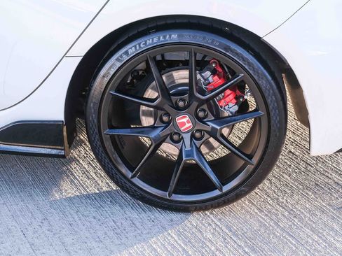 Used 2024 Honda Civic Type R image 9