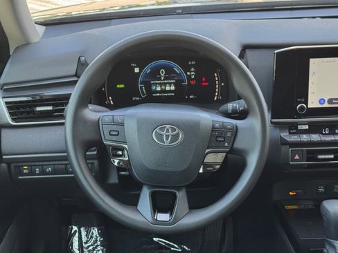 Used 2025 Toyota Camry LE FWD image 27