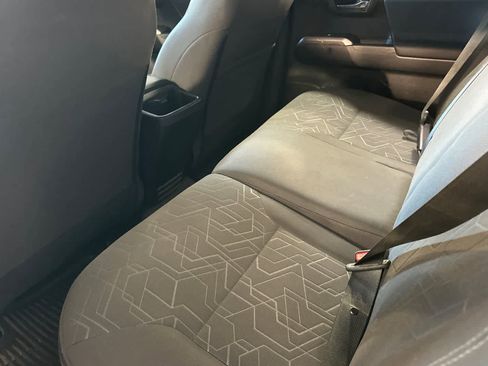 Used 2016 Toyota Tacoma TRD Off-Road w/ Premium & Technology Package image 5