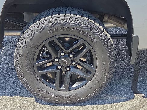 Used 2024 Chevrolet Silverado 1500 LT Trail Boss w/ LT Trail Boss Premium Package AWD/4WD image 7