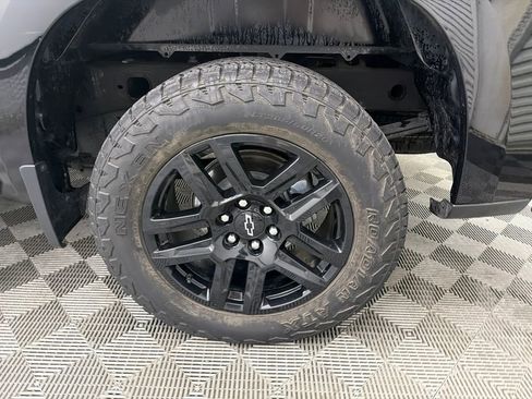 Used 2021 Chevrolet Silverado 1500 Custom w/ LPO, Blackout Package RWD image 19